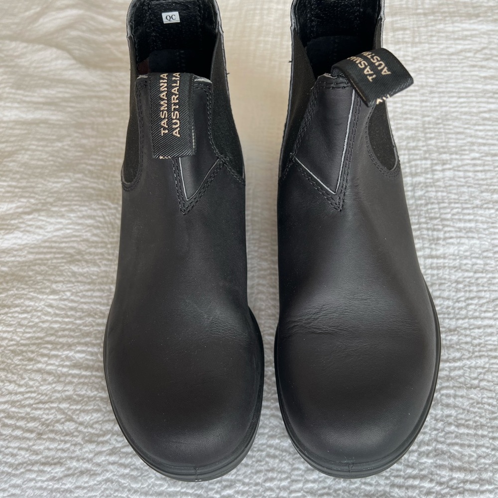 Women’s Blundstone Chelsea Boot- Like New